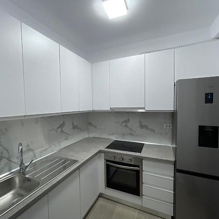 Modern Apartment In Central Vlorë Esterno foto