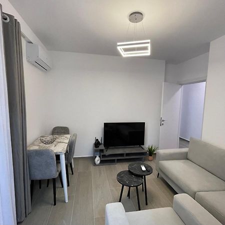 Modern Apartment In Central Vlorë Esterno foto