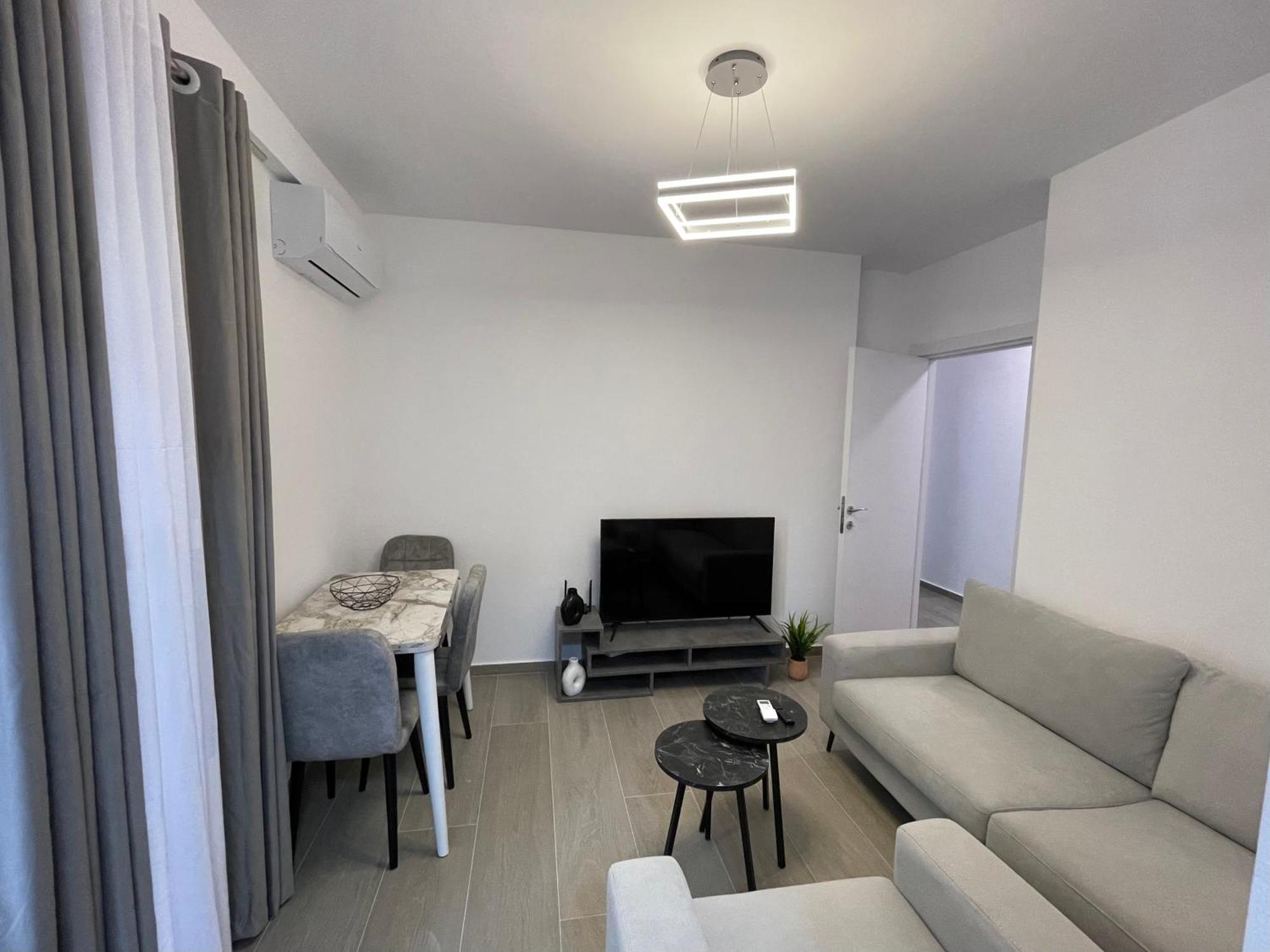 Modern Apartment In Central Vlorë Esterno foto
