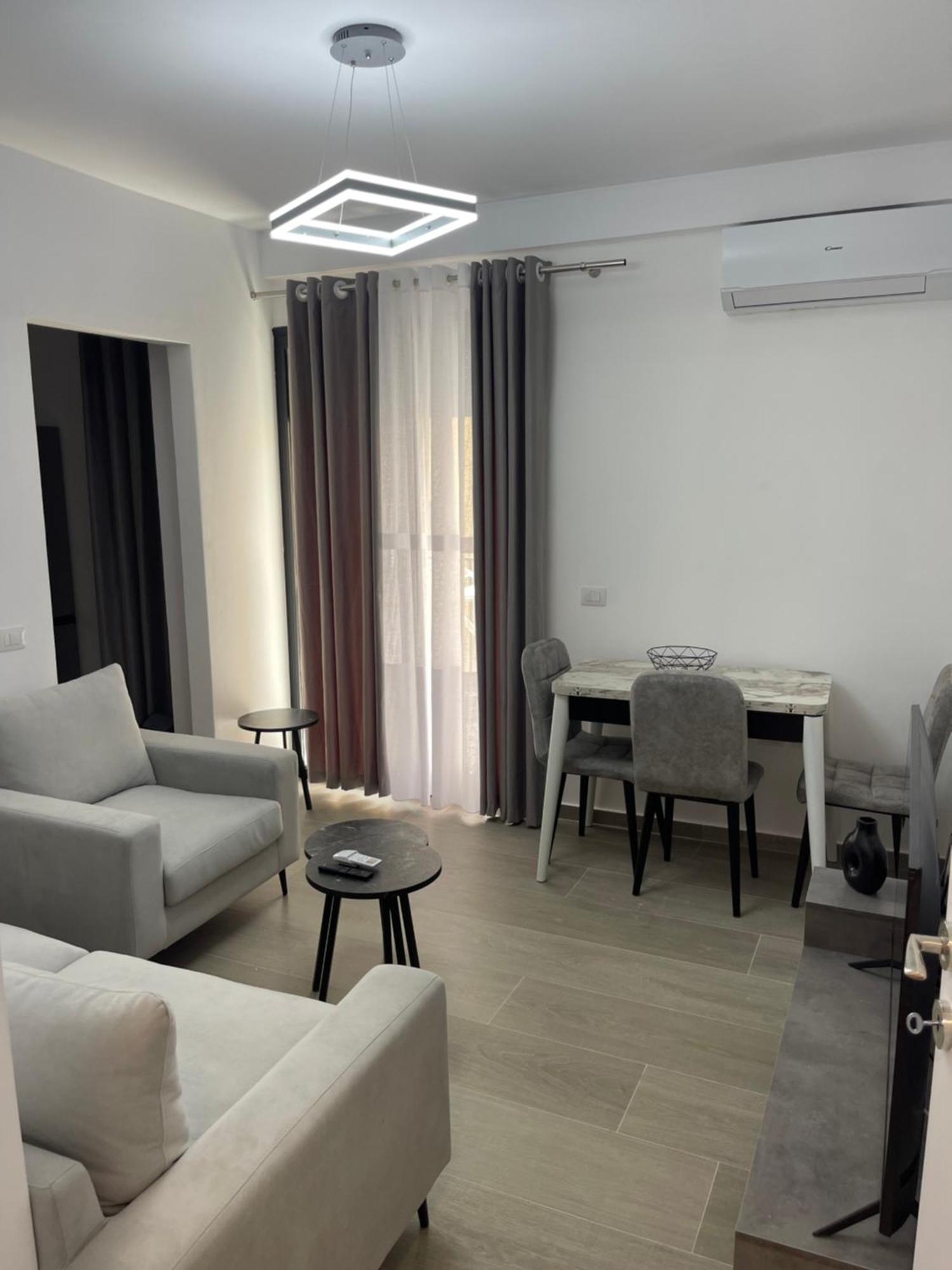Modern Apartment In Central Vlorë Esterno foto