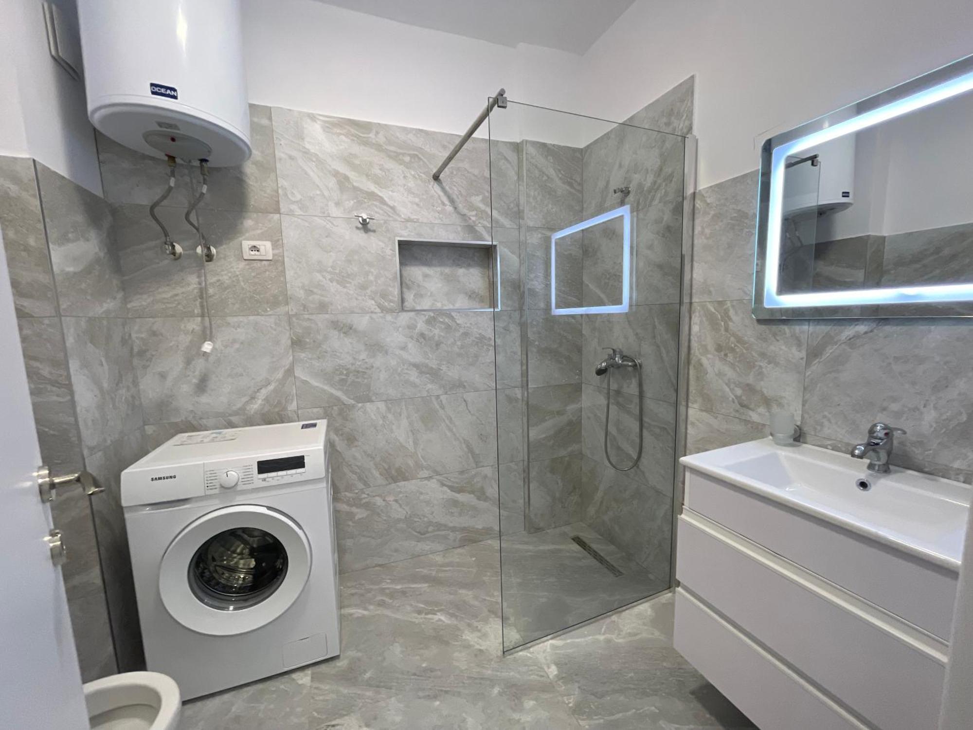 Modern Apartment In Central Vlorë Esterno foto